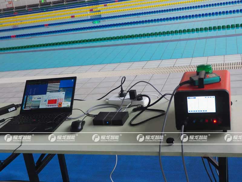 游泳計時記分系統有哪些設備組成？